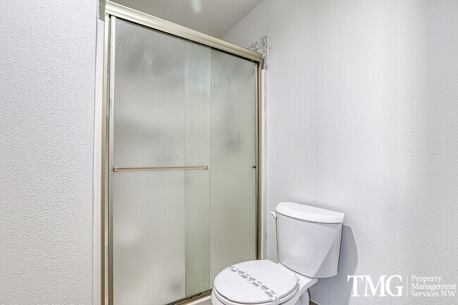 Building Photo - Amazing Open concept Condo in a secluded c...