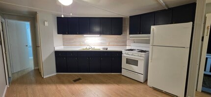 Building Photo - 760 Henry St