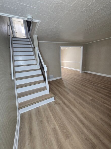 Building Photo - 1926 Guy Way