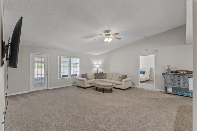 Building Photo - 7613 Marthas Way