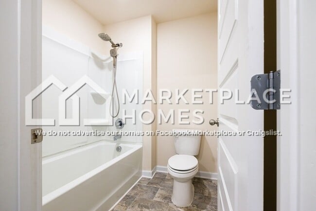 Building Photo - 559 Post Oak Ln