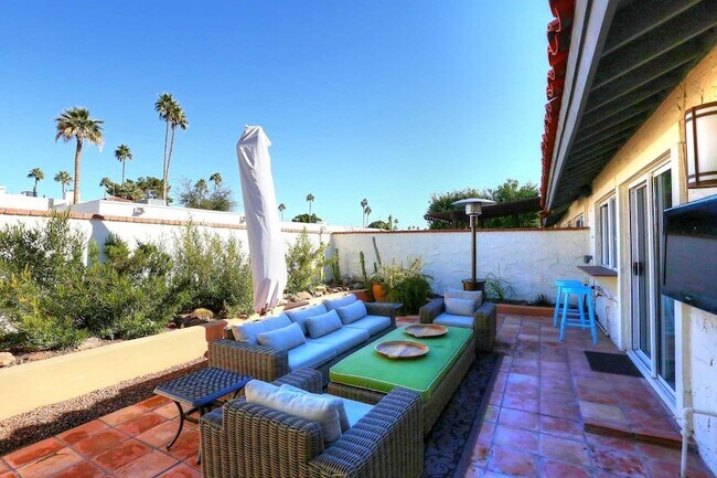 Building Photo - 5804 N Scottsdale Rd