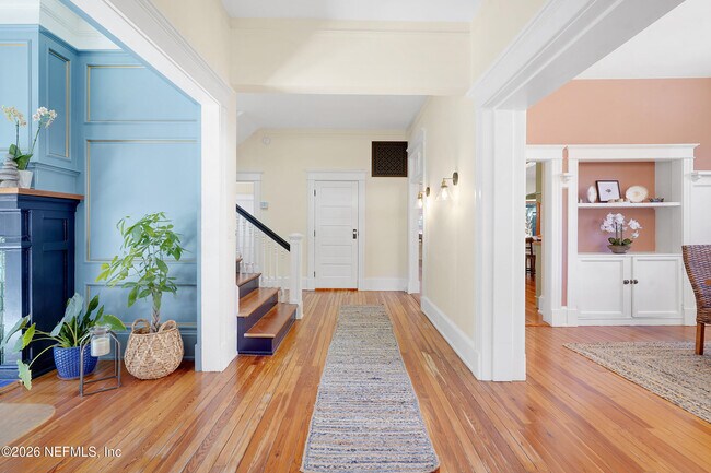 Building Photo - 290 St George St