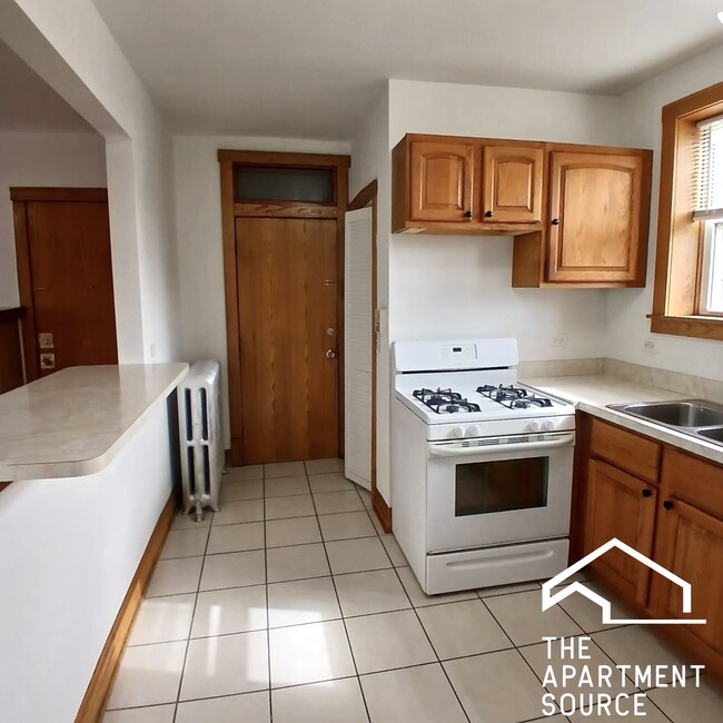 Building Photo - 5041 W Dickens Ave