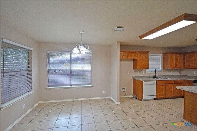 Building Photo - 2489 Medina Dr