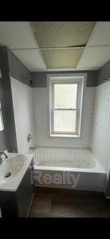 Building Photo - 2685 Adams St