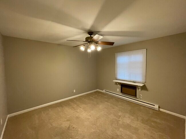 Building Photo - 5470 Dunmore Dr