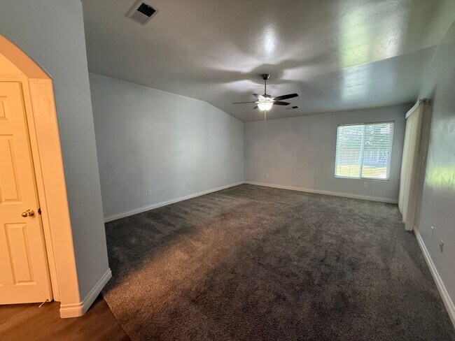 Building Photo - 10919 Golden Valley Dr