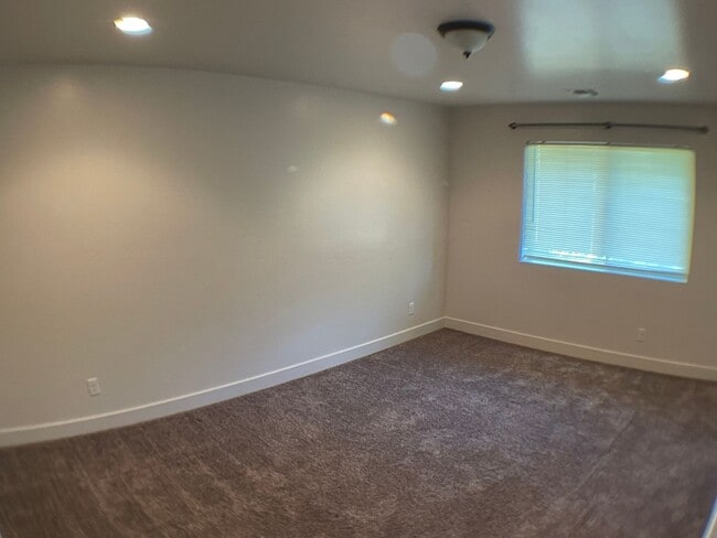 Building Photo - Spacious 3-Bedroom Home in Serene Mountain...