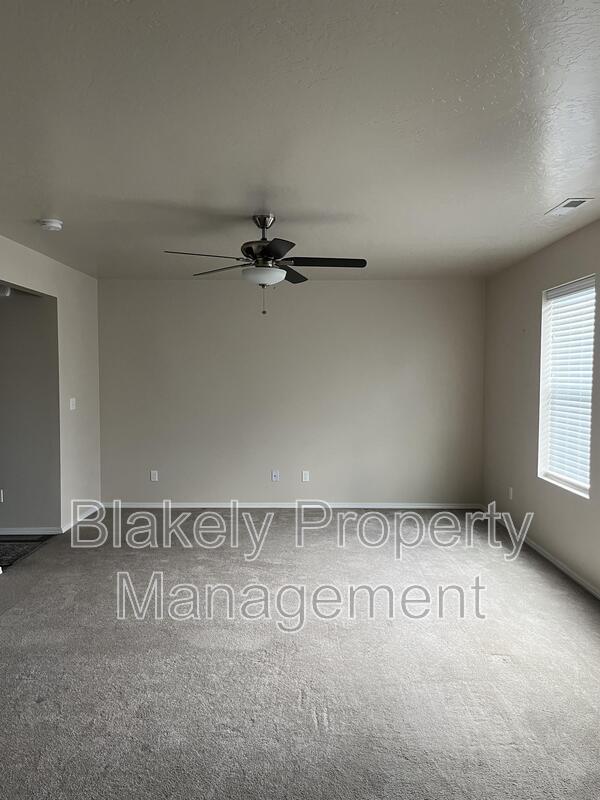 Building Photo - 13521 Palm Beach Dr