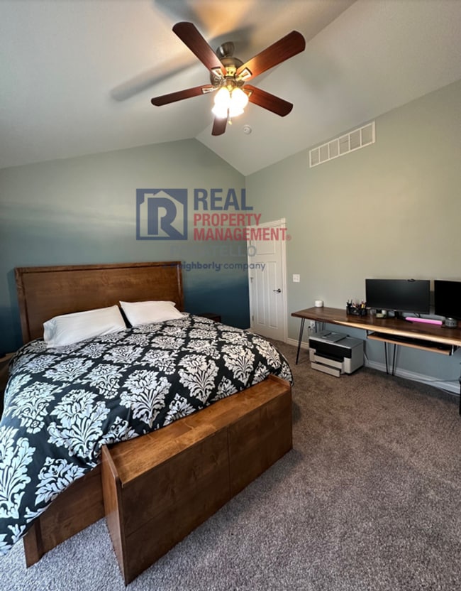 Building Photo - 3 bed 2 bath - House - Pet Friendly