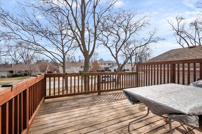 Building Photo - 517 Longwood Dr