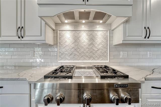 Building Photo - 9797 Sunset Hill Cir