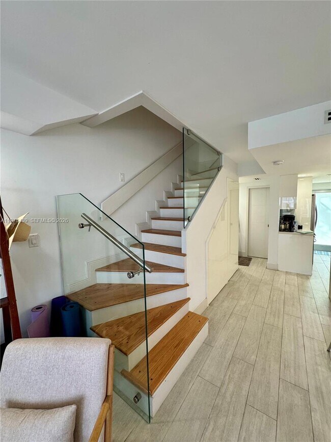 Building Photo - 881 Ocean Dr