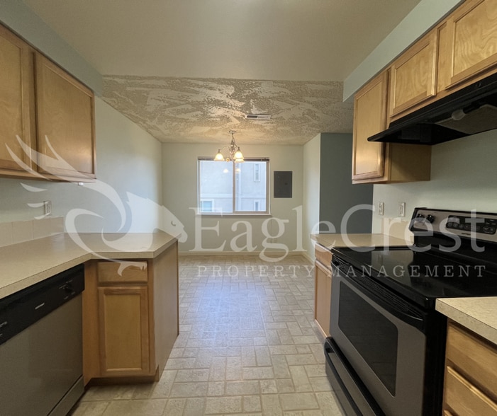 Building Photo - Availability at the Vineyards! 2 Bedroom 2 Bath ~ 2nd Floor Apartment **$200.00 Off 2nd Months Re...