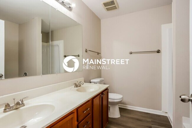 Building Photo - 4 Bedroom Pet-Friendly Home in Moscow Mill...