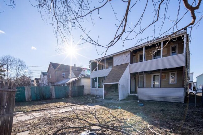 Building Photo - 428 7th Ave