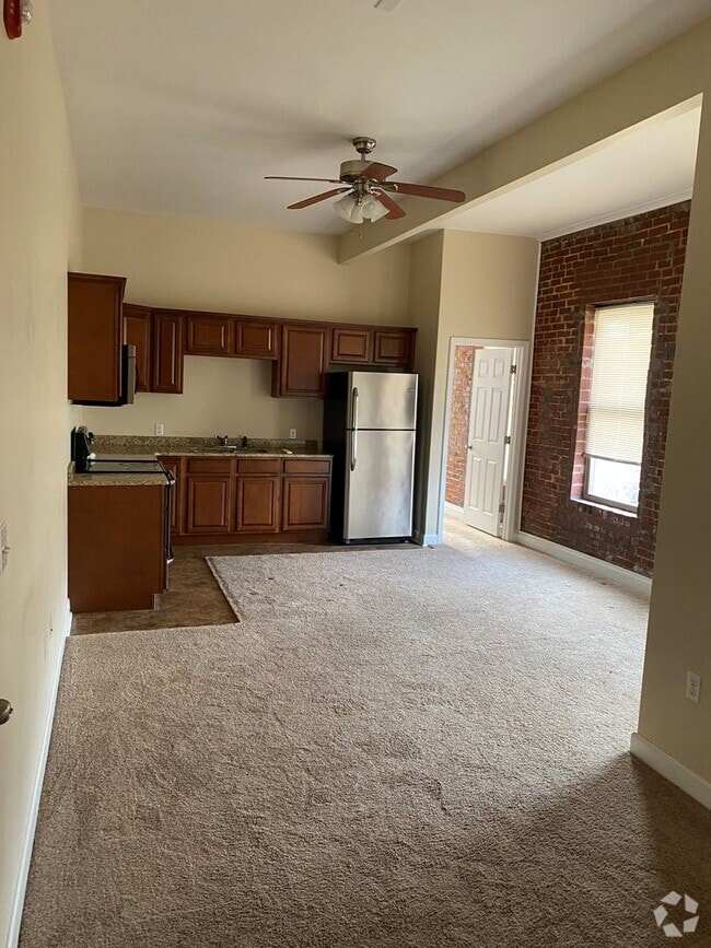 Building Photo - Downtown loft apartment, one bedroom one bath
