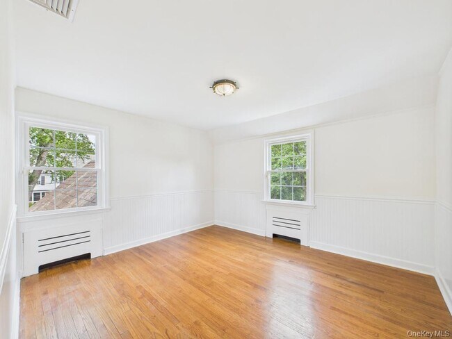 Building Photo - 75 Lord Kitchener Rd