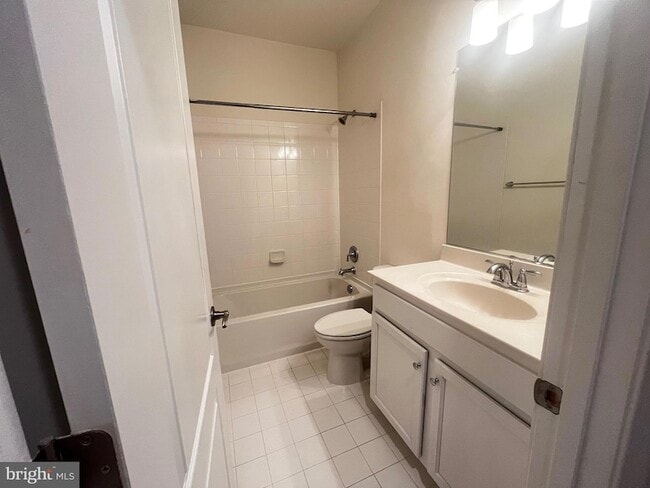 Building Photo - 8195 Falls Grove Dr