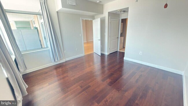 Building Photo - 5750 Bou Ave