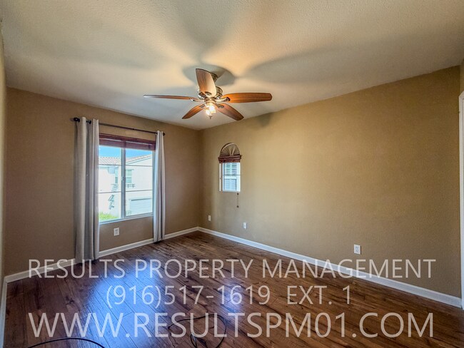 Building Photo - Lovely Courtyard Home 3 Bedroom w Bonus Rm