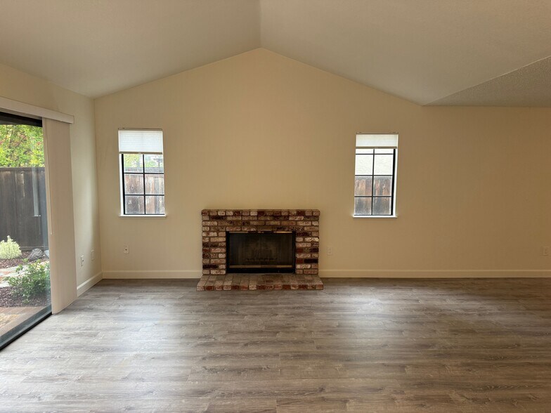 Building Photo - 60 Boulder Creek Ct