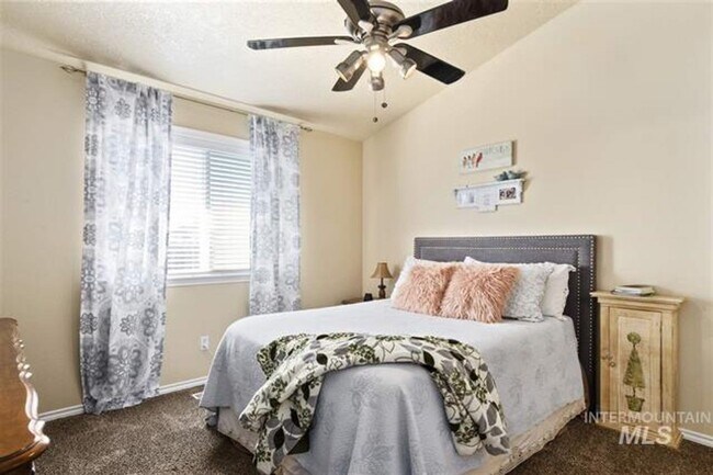 Building Photo - 3 Bedroom 2 Bath Single Level Blackhawk Subdivision