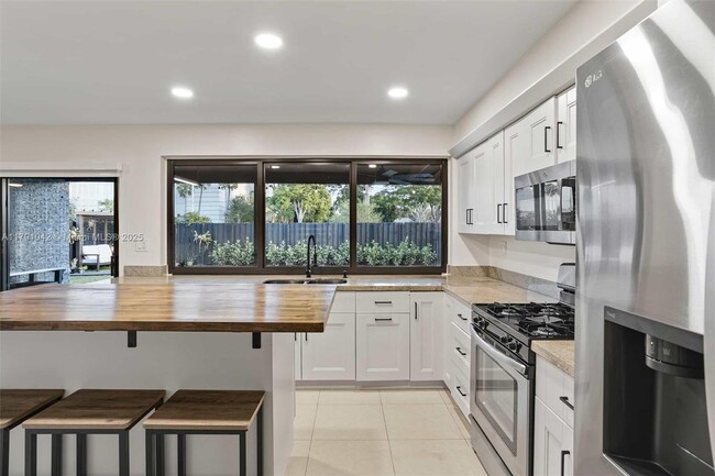 Building Photo - 8160 NW 20th Ct