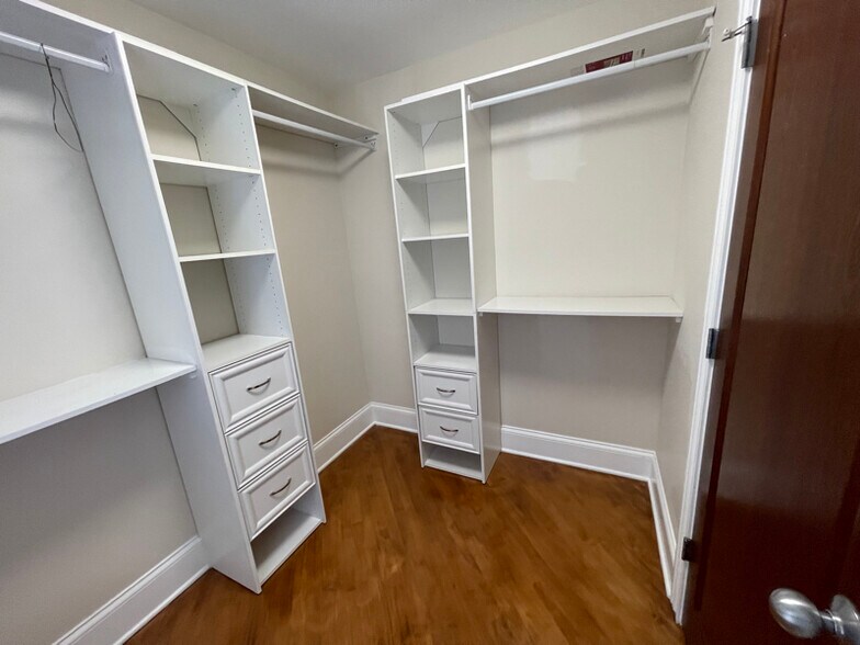 Building Photo - 1427 N Sedgwick St