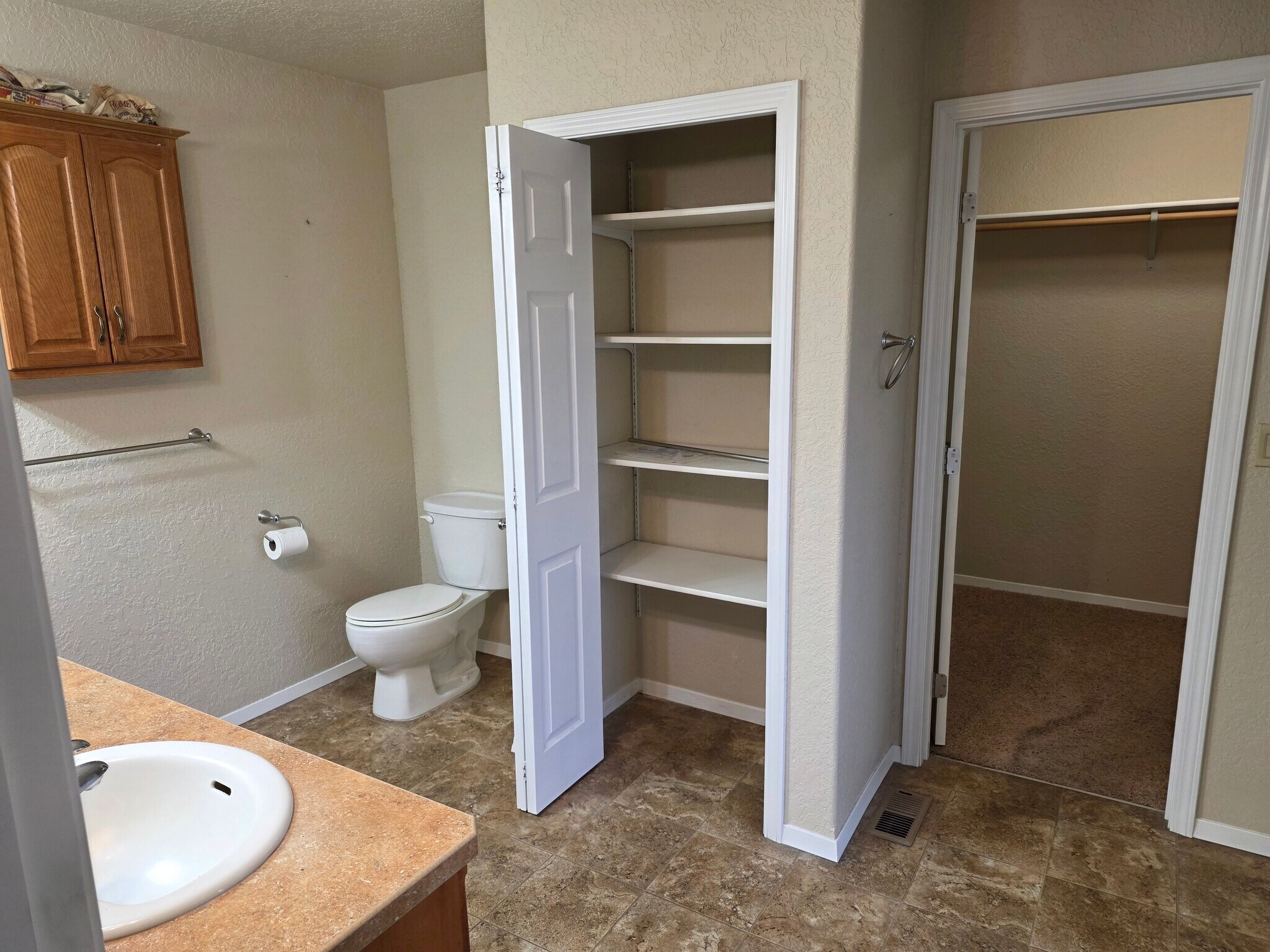 Building Photo - 208 Sunset Ln