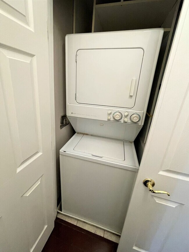 Building Photo - 15455 Sherman Way