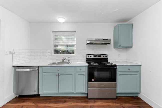 Building Photo - 204 Lessin Ln