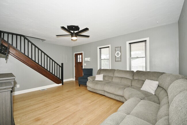 Building Photo - 3701 Finleyville Elrama Rd