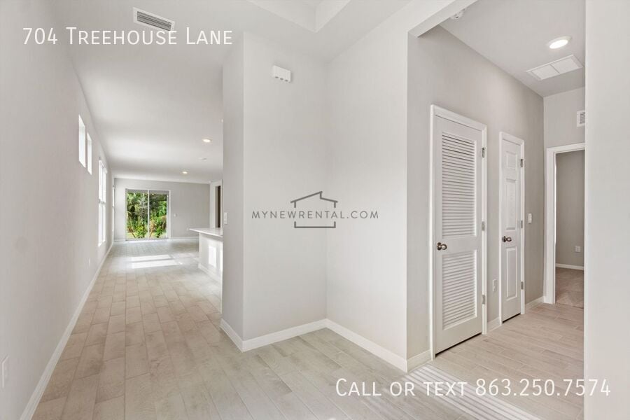 Building Photo - 704 Treehouse Ln