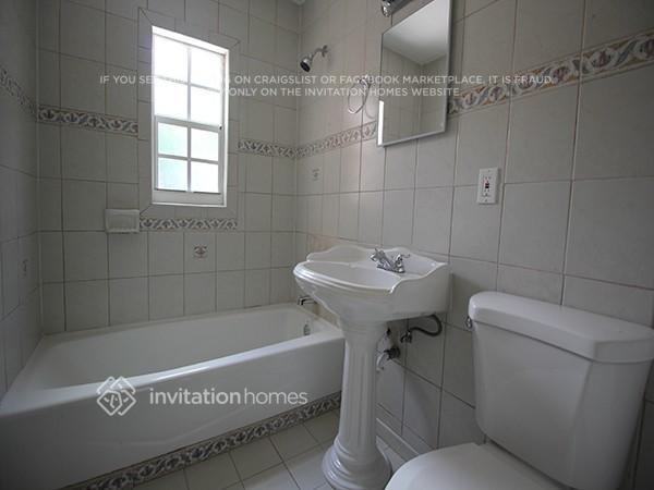 Building Photo - 5217 NE 2nd Ave