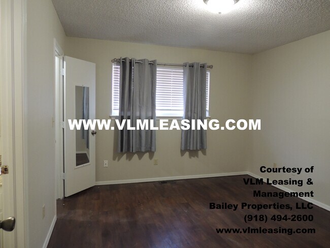 Building Photo - 404 W Vicksburg St