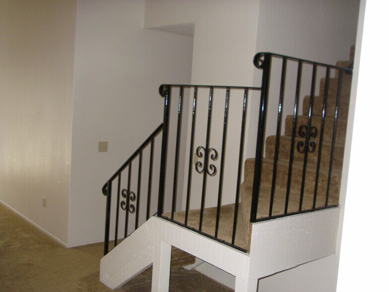 Building Photo - 1351 Jasmine Cir