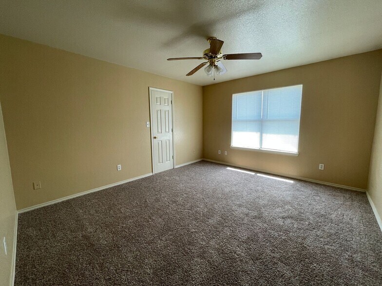 Building Photo - 5000 John David Dr