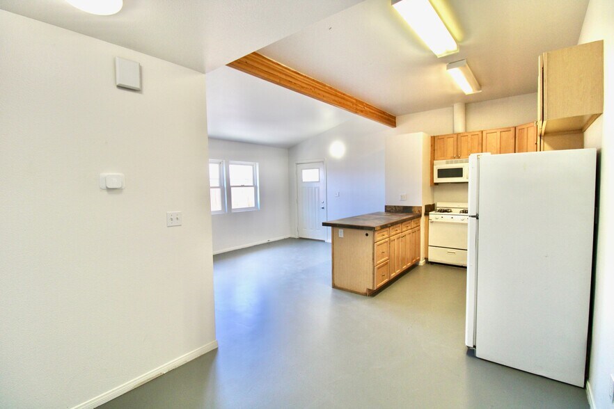 Building Photo - 6587 Oasis Ave