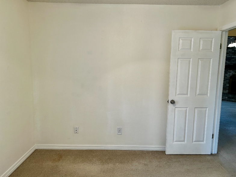 Building Photo - 1907 Cottonwood St