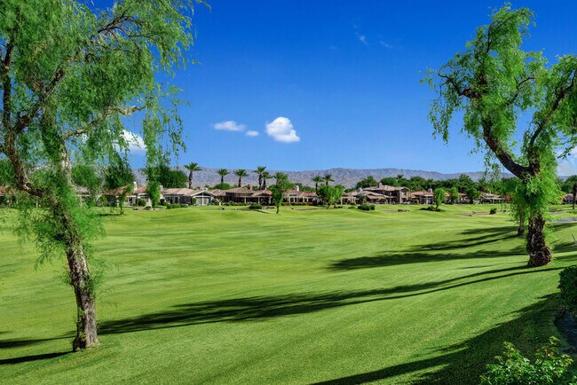 Building Photo - 440 Desert Holly Dr