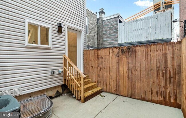 Building Photo - 2428 Jasper St