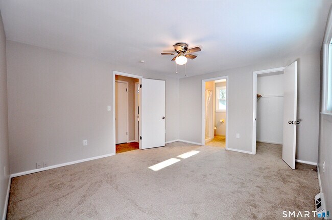 Building Photo - 25 Red Stone Dr