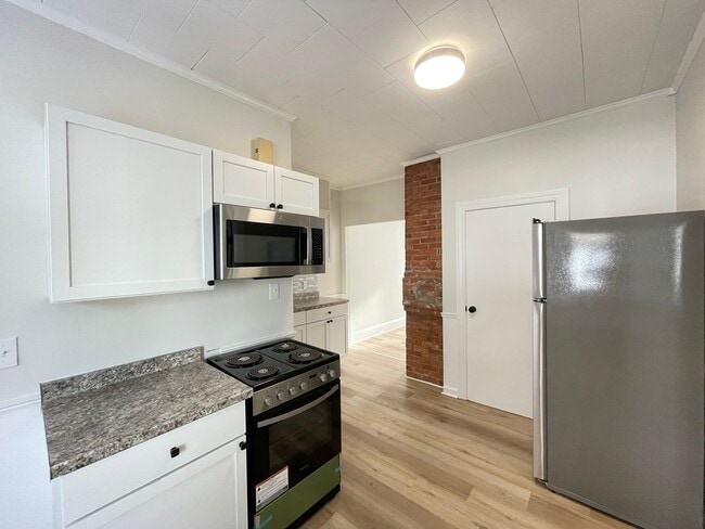 Building Photo - 73 6th St