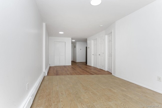 Building Photo - 639 E 226th St