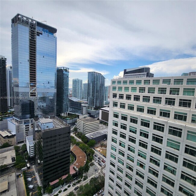Building Photo - 950 Brickell Bay Dr