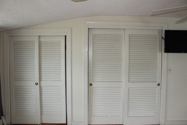 Building Photo - 28 Myrtle St