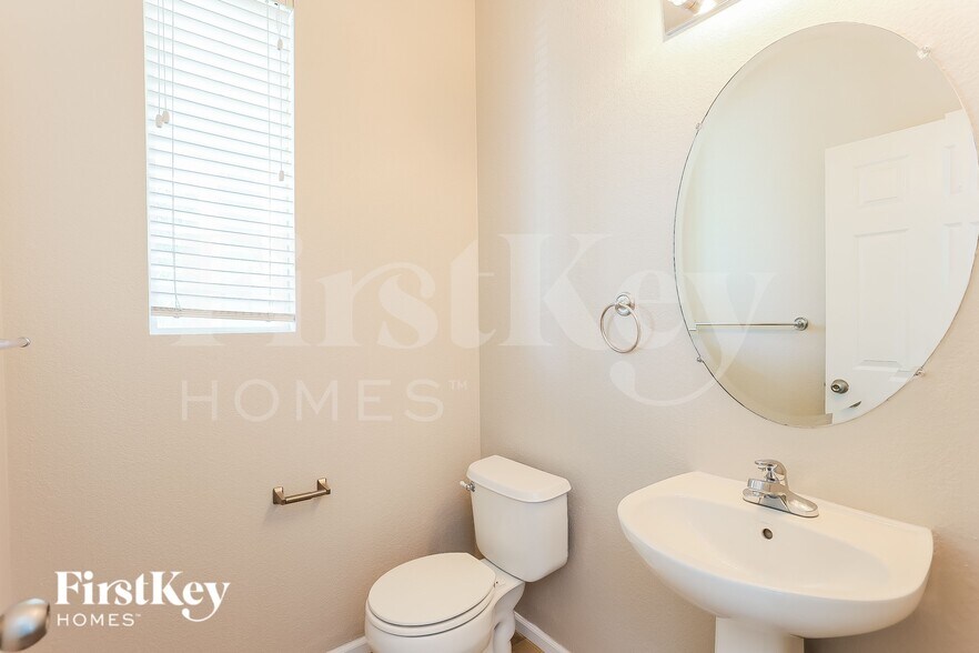 Building Photo - 10118 Uravan St