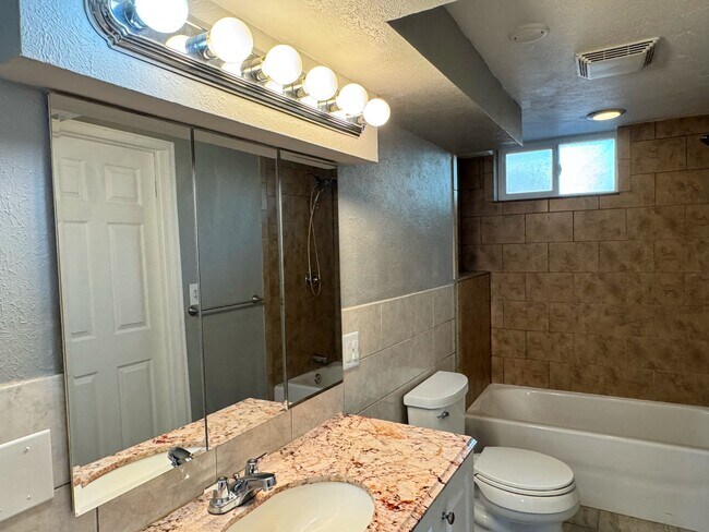 Building Photo - 8305 Acoma St